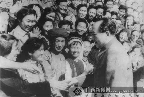 1962年毛主席接见全国青年委员会代表与傅锦华（刘三姐配唱）